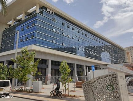 מגדל משרדים גבוה: מדריך לבחירת חברת ניהול ואחזקה